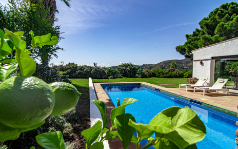 Piscina privada de 9 metros de largo